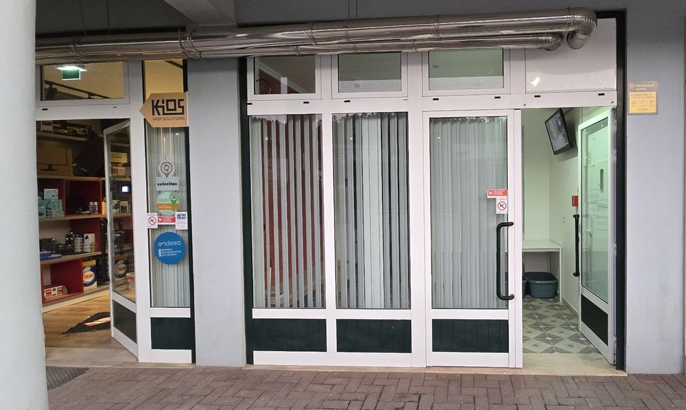 Entrada da Lavandaria Alvelos, em Oleiros